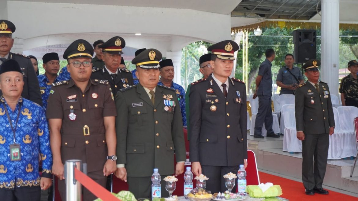 Waka Polres Langkat menghadiri Upacara Memperingati Hari Pahlawan Tahun 2024.