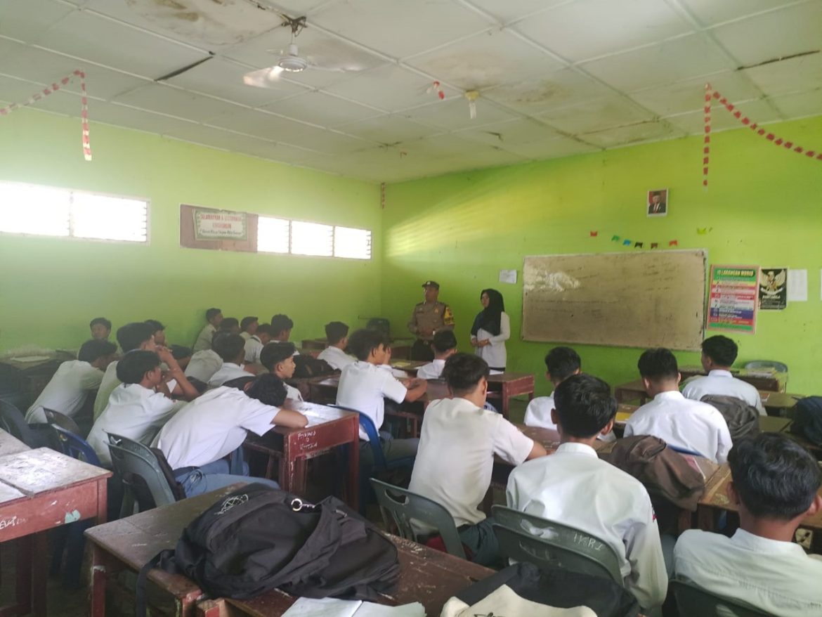 Bhabinkamtibmas Polsek Pangkalan Brandan Imbau Pelajar SMA Swasta Darma Patra Hindari Tindakan Negatif.