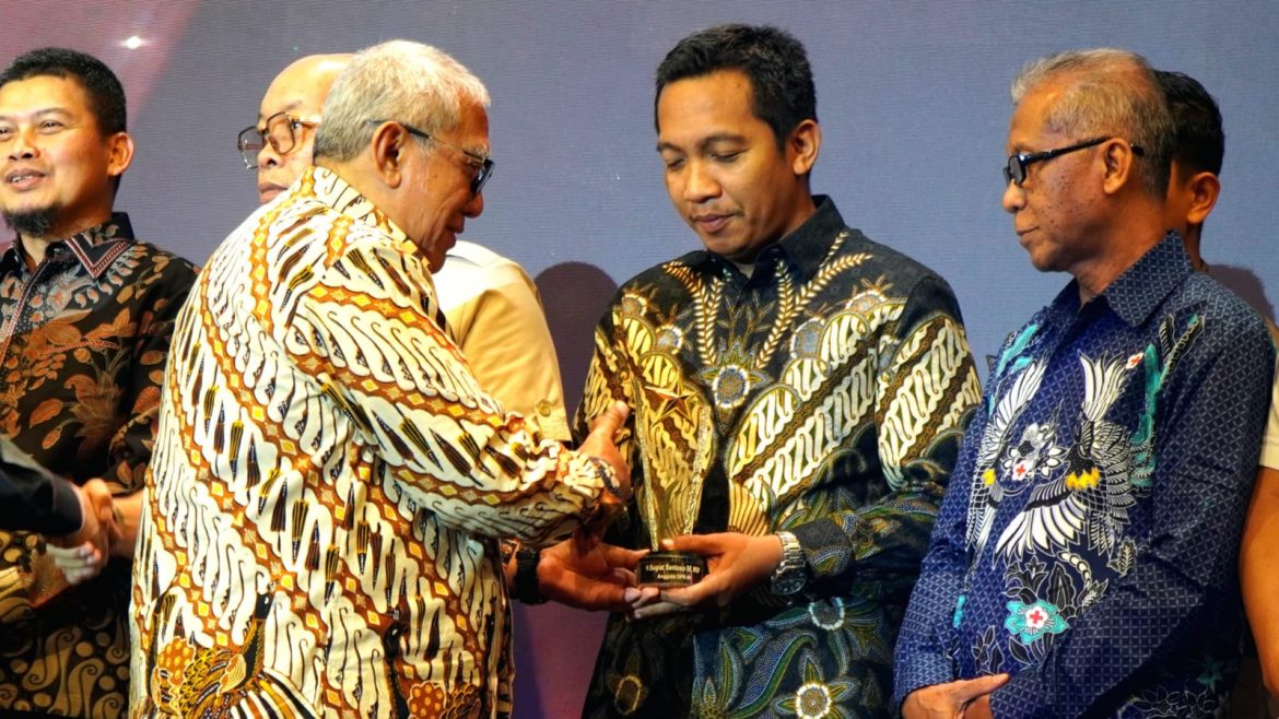 Pj. Bupati Langkat Faisal Hasrimy Raih Penghargaan “Sahabat Pers Award 2024”