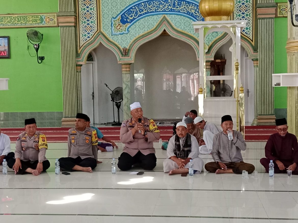 Polres Langkat Gelar Kegiatan Jumat Curhat di Masjid Raya Bitrul Tajriyah.