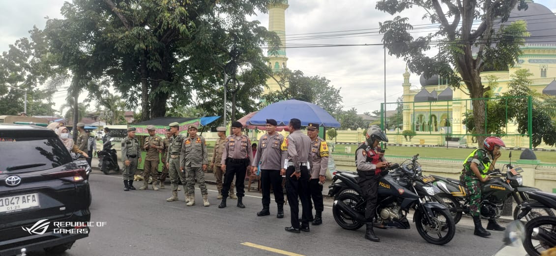 Bhabinkamtibmas dan Babinsa Sosialisasikan Himbauan Kamtibmas di Desa Perlis.