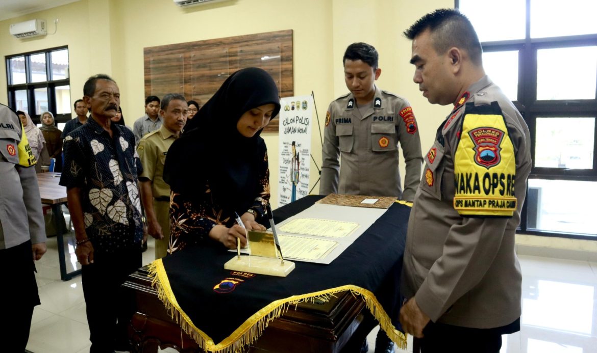 Polres Pekalongan Laksanakan Pengambilan Sumpah dan Penandatanganan Pakta Integritas Seleksi Penerimaan Bakomsus Polri TA. 2025