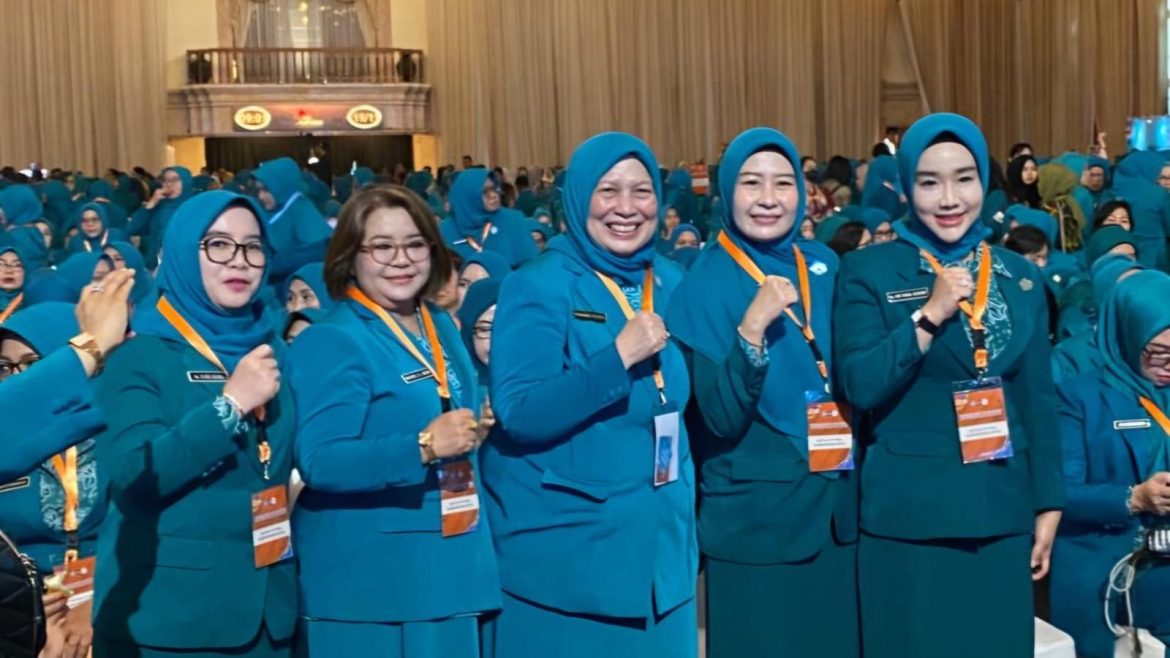 Hadiri Pelantikan Pengurus Pusat TP. PKK dan Rakornas X, Ny. Uke Retno: Langkat Siap Jalankan Program Pusat.