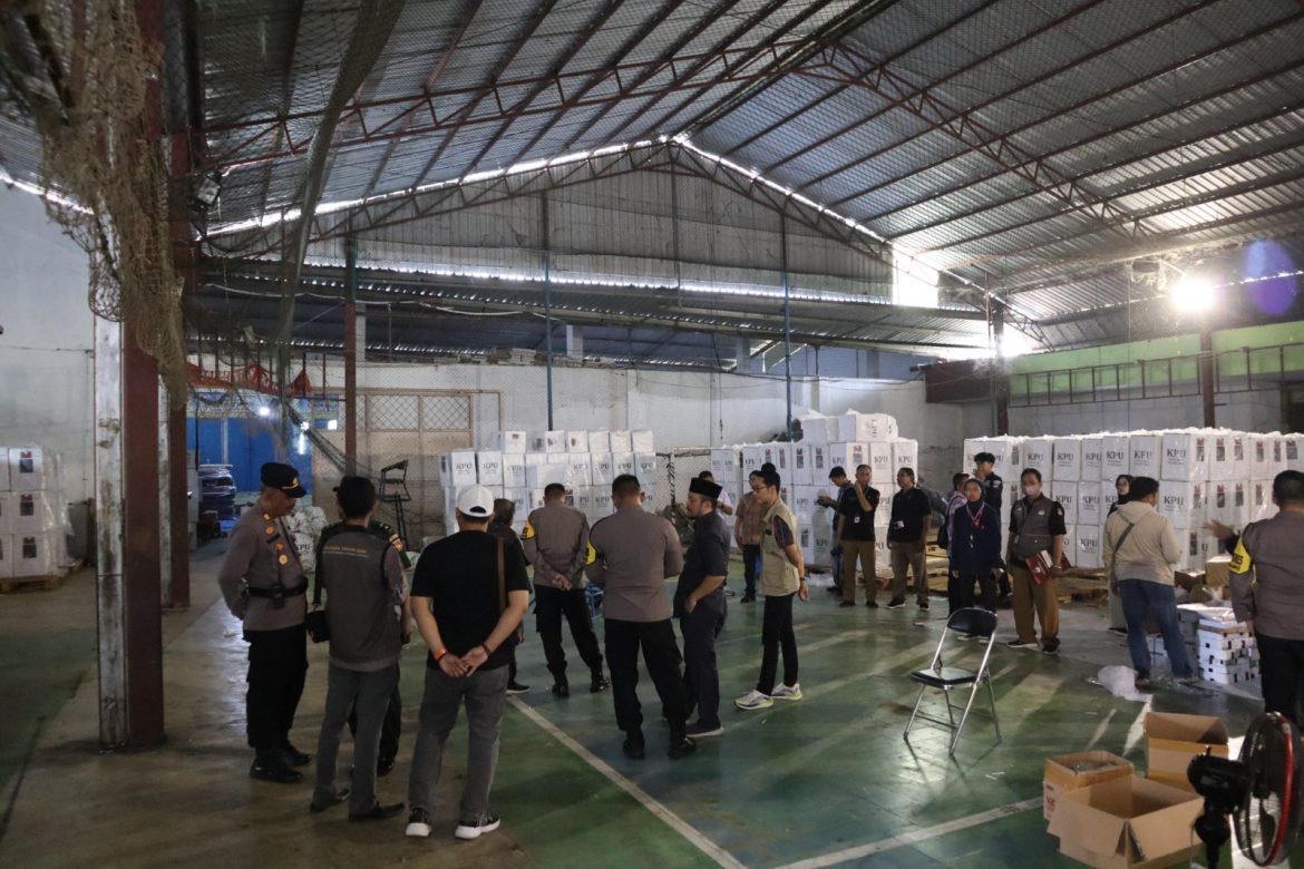 Jamin Keamanan Surat Suara Polres Pekalongan Kawal Ketat Distribusi Logistik Pilkada 2024