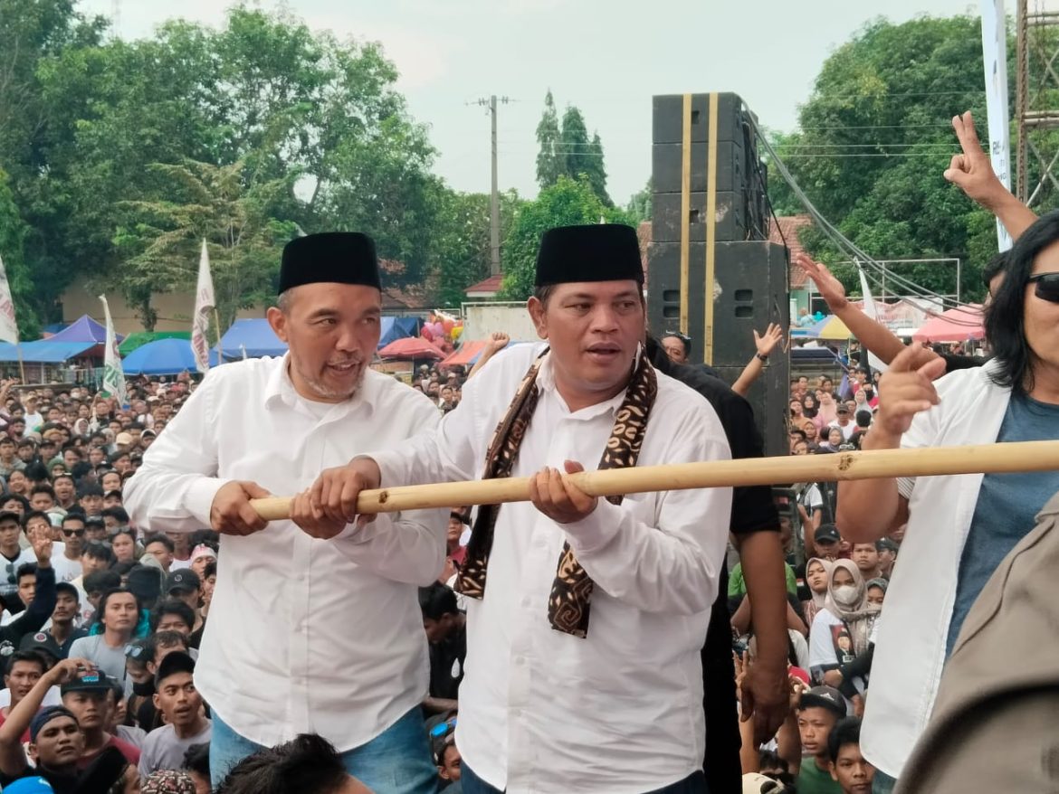 Puluhan Ribu Pendukung Pasangan 02 Padati Lapangan Kebonagung untuk Kampanye Terbuka Pilkada Kabupaten Pekalongan 2024