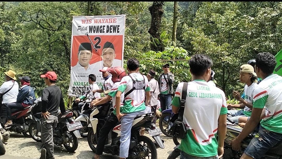 Ratusan Relawan dan Laskar Kigede Lebakbarang Meriahkan Kampanye Terbuka Riswadi-Amin