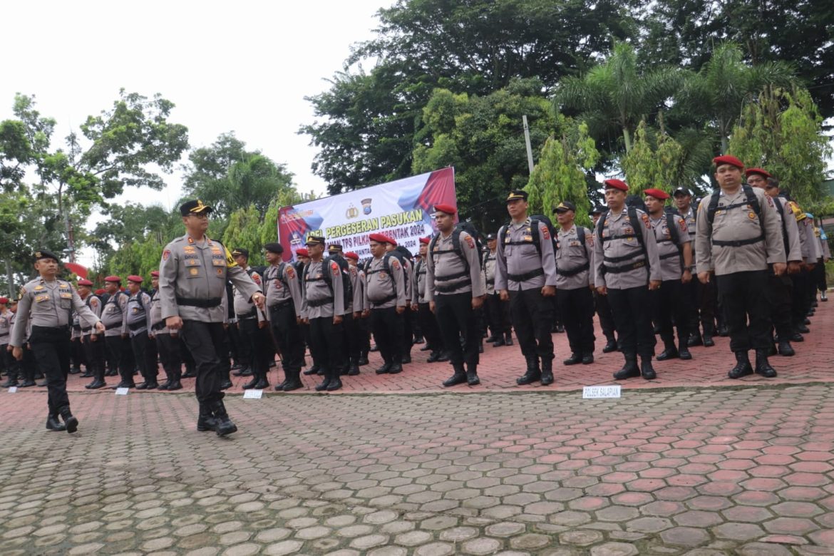 Siap Amankan TPS, Polres Langkat lakukan Apel Pergeseran Pasukan.