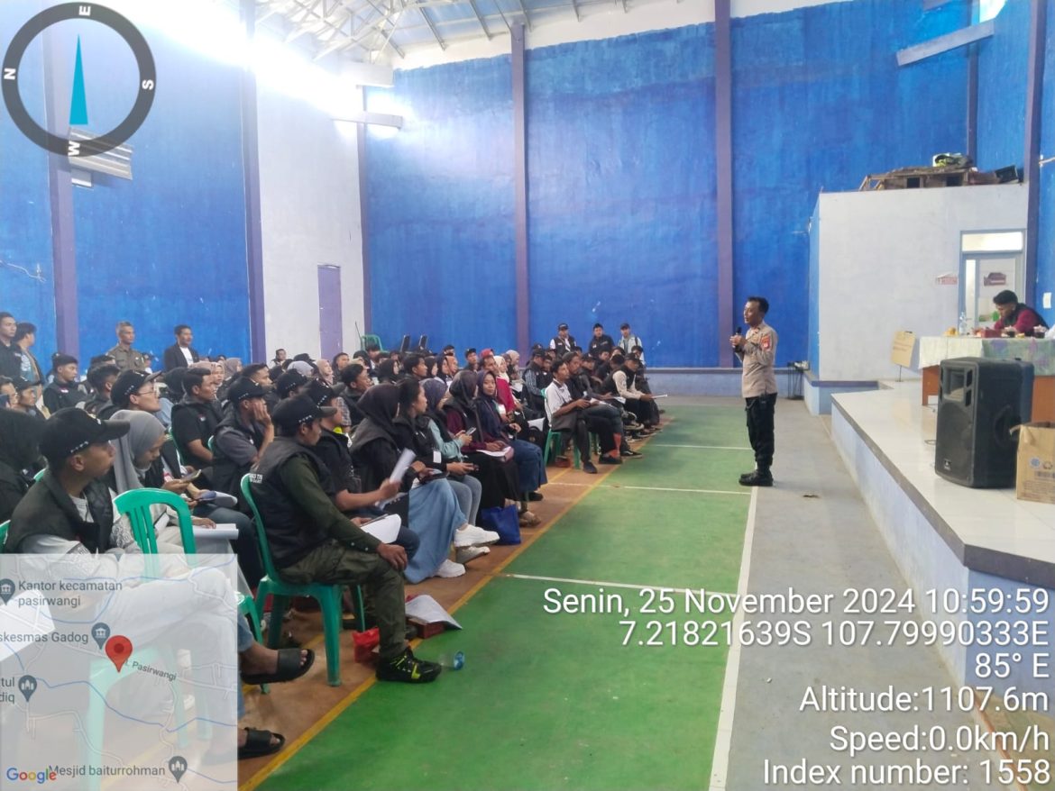 Kapolsek Pasirwangi Dorong Penguatan Kapasitas Pengawas TPS untuk Sukseskan Pilkada 2024