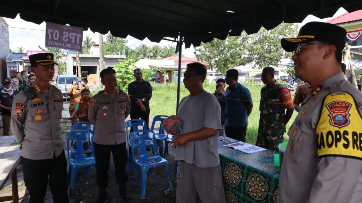 Kapolres Langkat Bersama Forkopimda Lakukan Pengecekan TPS di Wilayah Kabupaten Langkat.