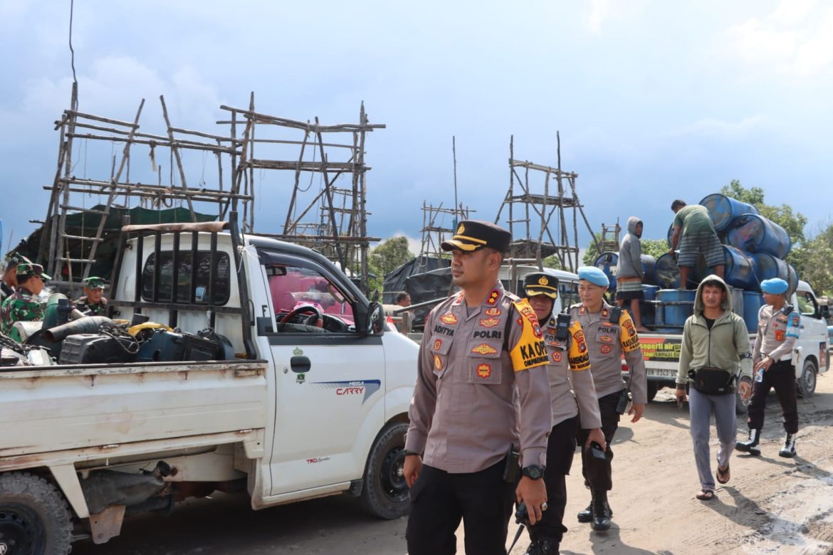 Kegiatan dimulai pukul 13.00 WIB dengan apel di Mako Polres Bangka Tengah sebelum menuju lokasi secara beriringan bersama personel gabungan dari TNI (Koramil Koba dan Polisi Militer), Satpol PP, serta Dinas Lingkungan Hidup.