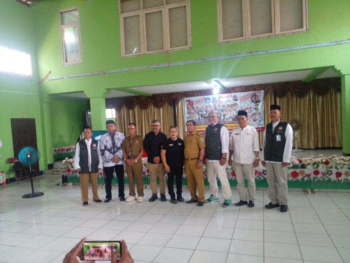 Semarak Hari Guru Nasional dan HUT PGRI ke-79, PGRI Garut Kota Gelar Bakti Sosial