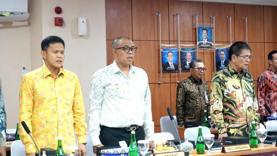 Pj. Bupati Langkat Hadiri RUPS Luar Biasa Bank Sumut: Bahas Perubahan Pengurus dan DPS.