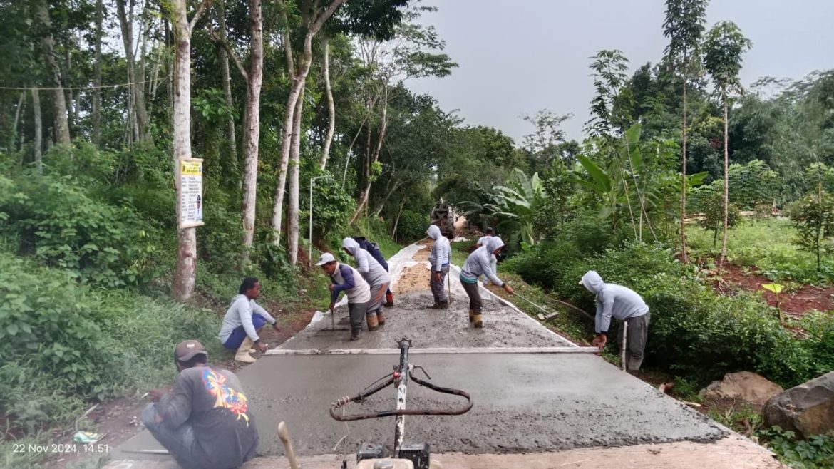 Pemdes Kalipancur Selesaikan Rabat Beton Jalan Penghubung ke Kajen