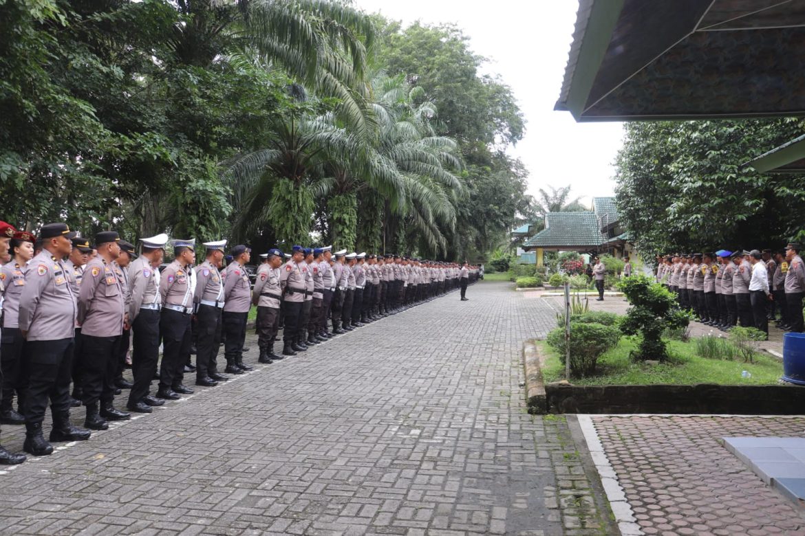 Kapolres Langkat Pimpin Apel Pengamanan Rapat Rekapitulasi Suara Pilkada Serentak 2024 di Tingkat Kabupaten.
