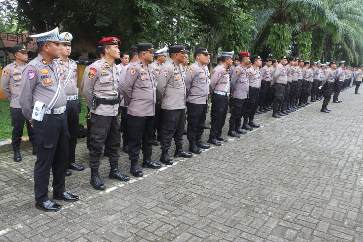 Polres Langkat Gelar PAM Tahapan Pleno Hitung Rekap Pilkada 2024 Hari ke 2 Tingkat KPUD Kabupaten Langkat.