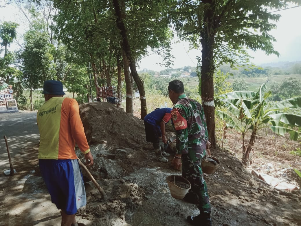 Pembuatan Jalan Tani di Desa Kubang, Beban Petani Jadi Ringan