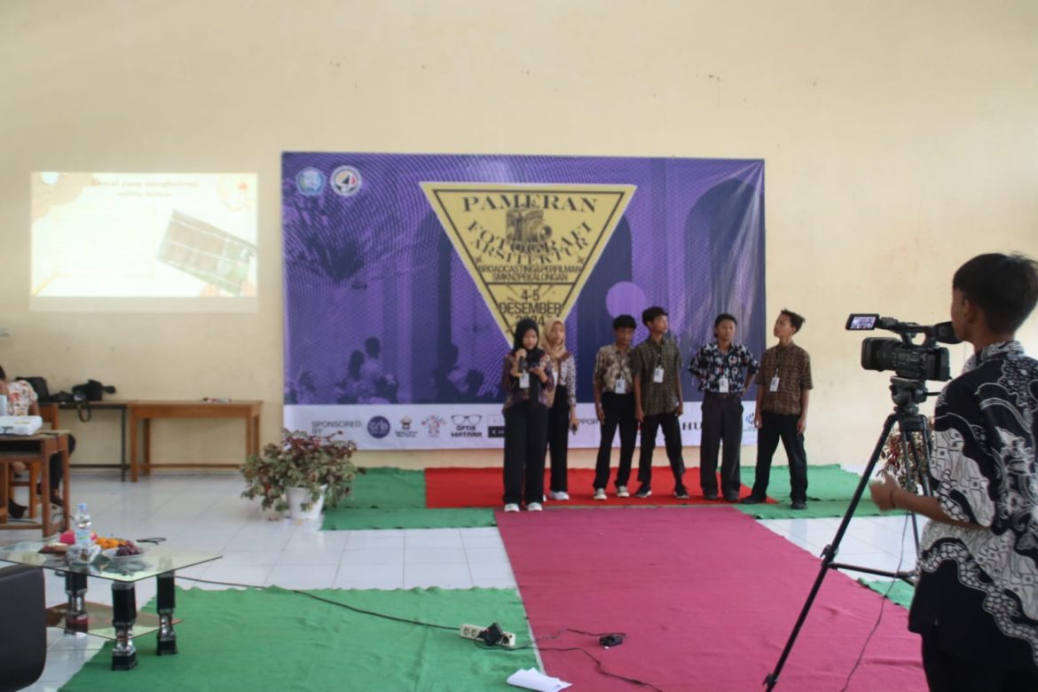 Pelajar SMKN 2 Pekalongan, Suguhkan Pameran Fotografi Arsitektur Tua