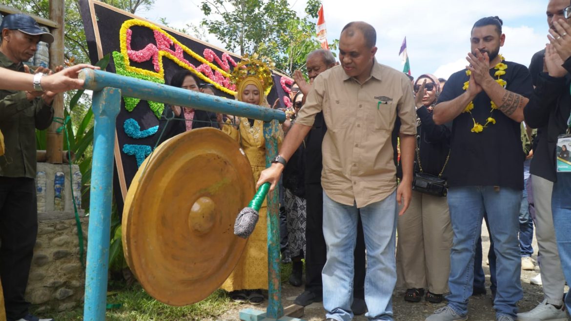 Pj. Bupati Langkat Resmikan “Desa Daur Ulang”: Langkah Nyata Wujudkan Lingkungan Bersih dan Lestari.