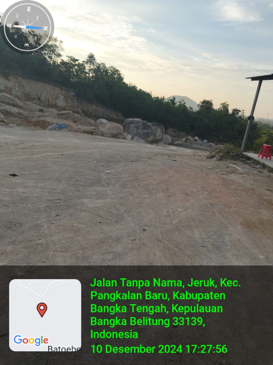 Penambangan Galian Batu  Menggunakan alat berat Excavator Terlihat di bukit Sambung Desa Kampong Jeruk kecamatan Pangkalanbaru Propinsi Bangka Belitung