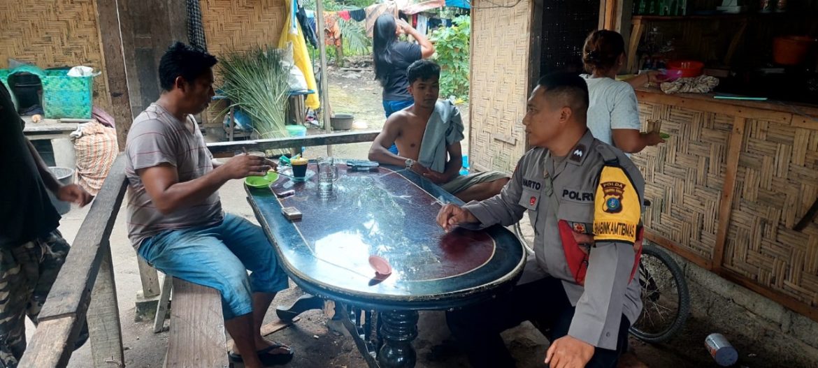 Bhabinkamtibmas Polsek Kuala Sampaikan Pesan Kamtibmas Pasca Pilkada.