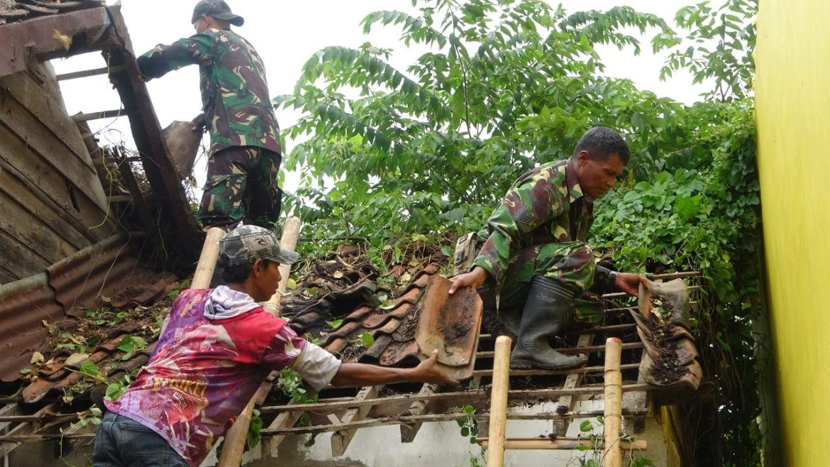 Tertutup Rerumputan dan Nyaris Roboh, TNI Kodim Pekalongan Akan Rehab Rumah Tidak Layak Huni Milik Ibu Ufridah