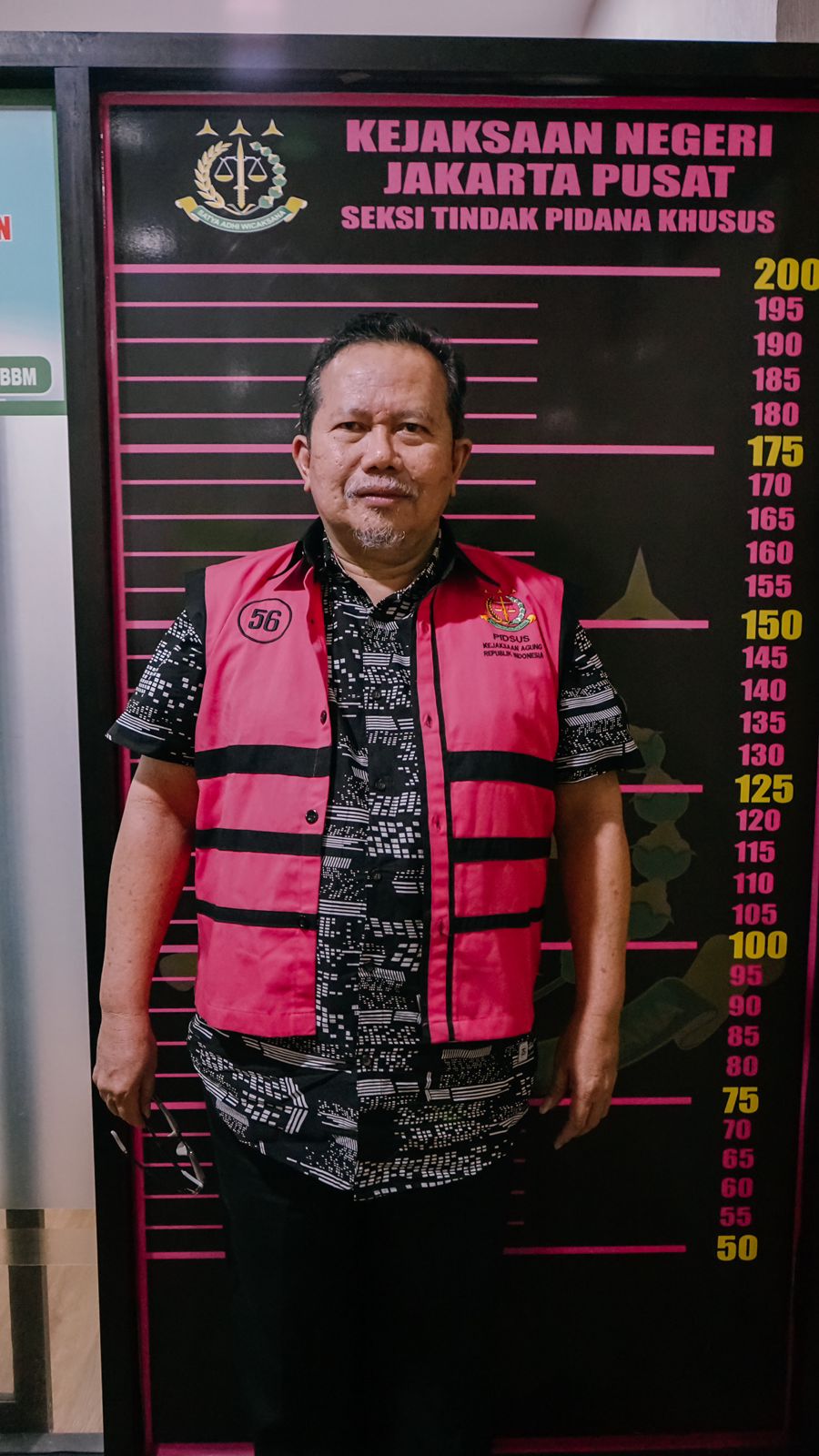 Penyerahan Tersangka dan Barang Bukti (Tahap II) Terhadap Tersangka ED, HH dan M dalam Perkara Suap dan/atau Gratifikasi Perkara Ronald Tannur