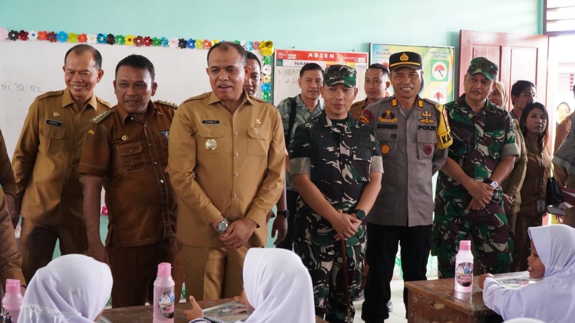 Bupati Langkat Dampingi Ketua TP PKK Sumut Pantau Pemberian Makan Gratis untuk Siswa SD: Dukung Program Makanan Bergizi Gratis Presiden RI.