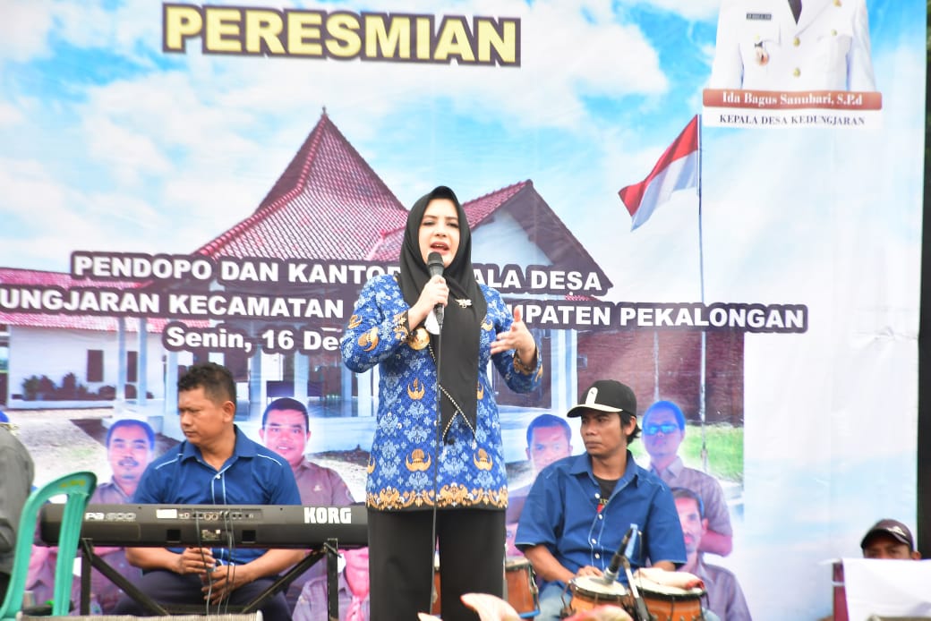 Bupati Fadia Resmikan Pendopo dan Kantor Kepala Desa Kedungjaran Kecamatan Sragi