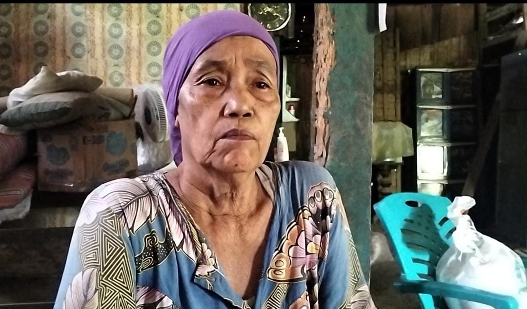 Nenek Suryati Tinggal di Rumah Tak Layak Huni, Berharap Bantuan Tanpa Beban Tambahan