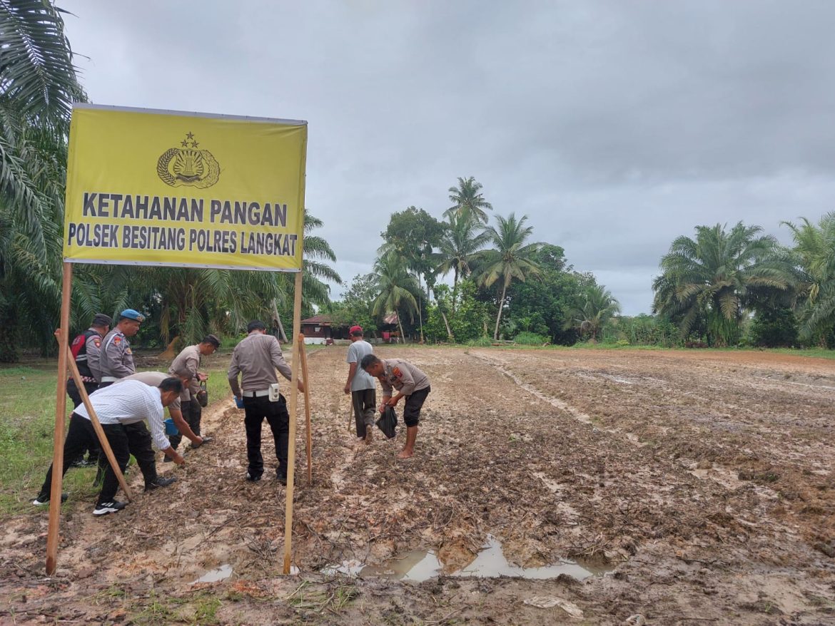 Bhabinkamtibmas Polsek Kuala Ajak Warga Waspada Penipuan TKI dan Jaga Ketertiban Pasca Pilkada 2024 