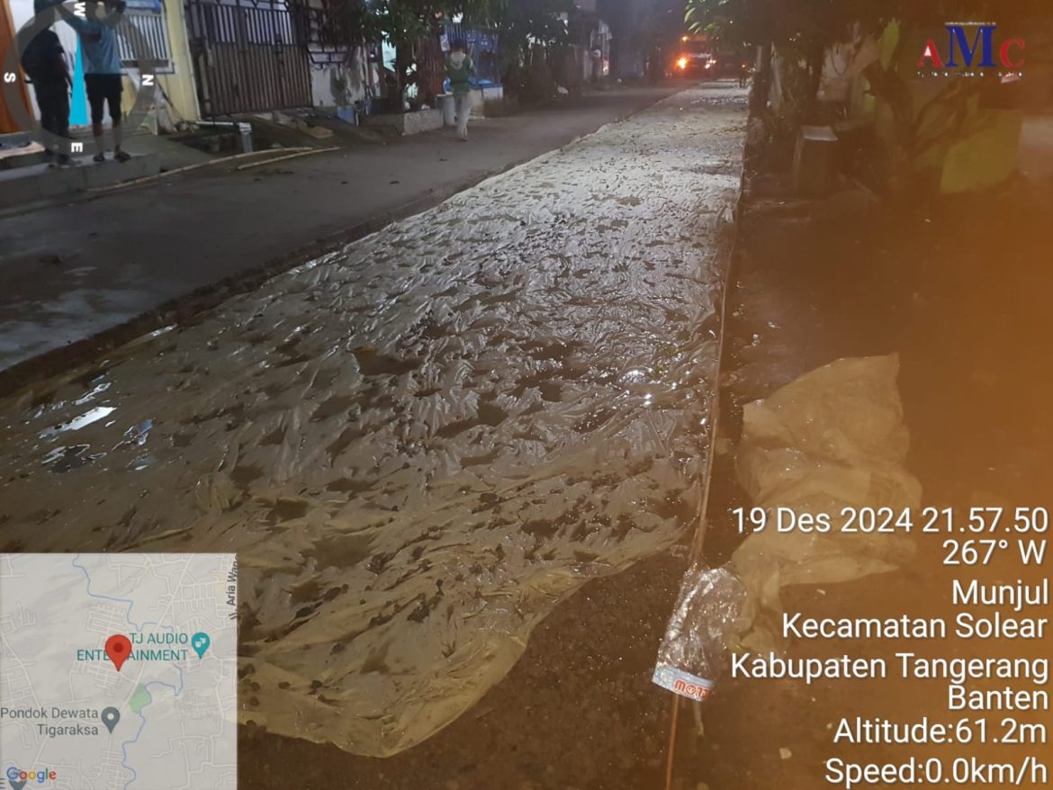 Proyek Betonisasi Jalan Perumahan Plamboyan Garden Munjul,Yang di Kerjakan Oleh CV.Utama Jaya Diduga Adanya Sarang Korupsi