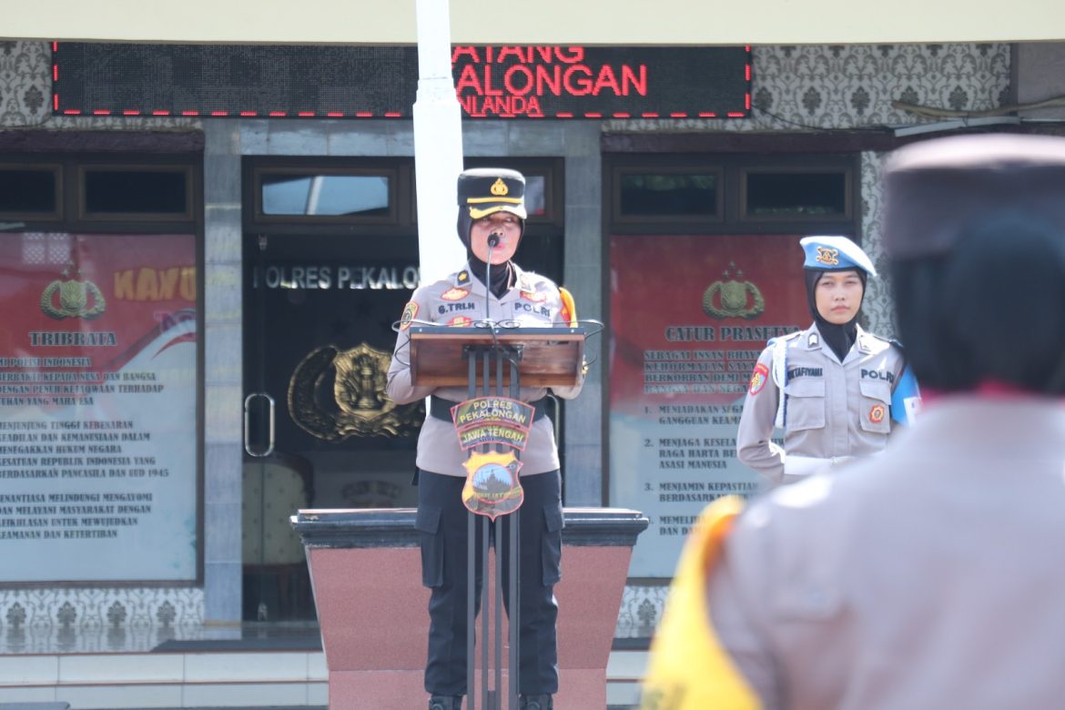 Pimpin Upacara Hari Ibu Ke-96, Kabag SDM Polres Pekalongan : Momentum untuk Bersatu Mencapai Indonesia yang Maju Melalui Prinsip Equal Partnership