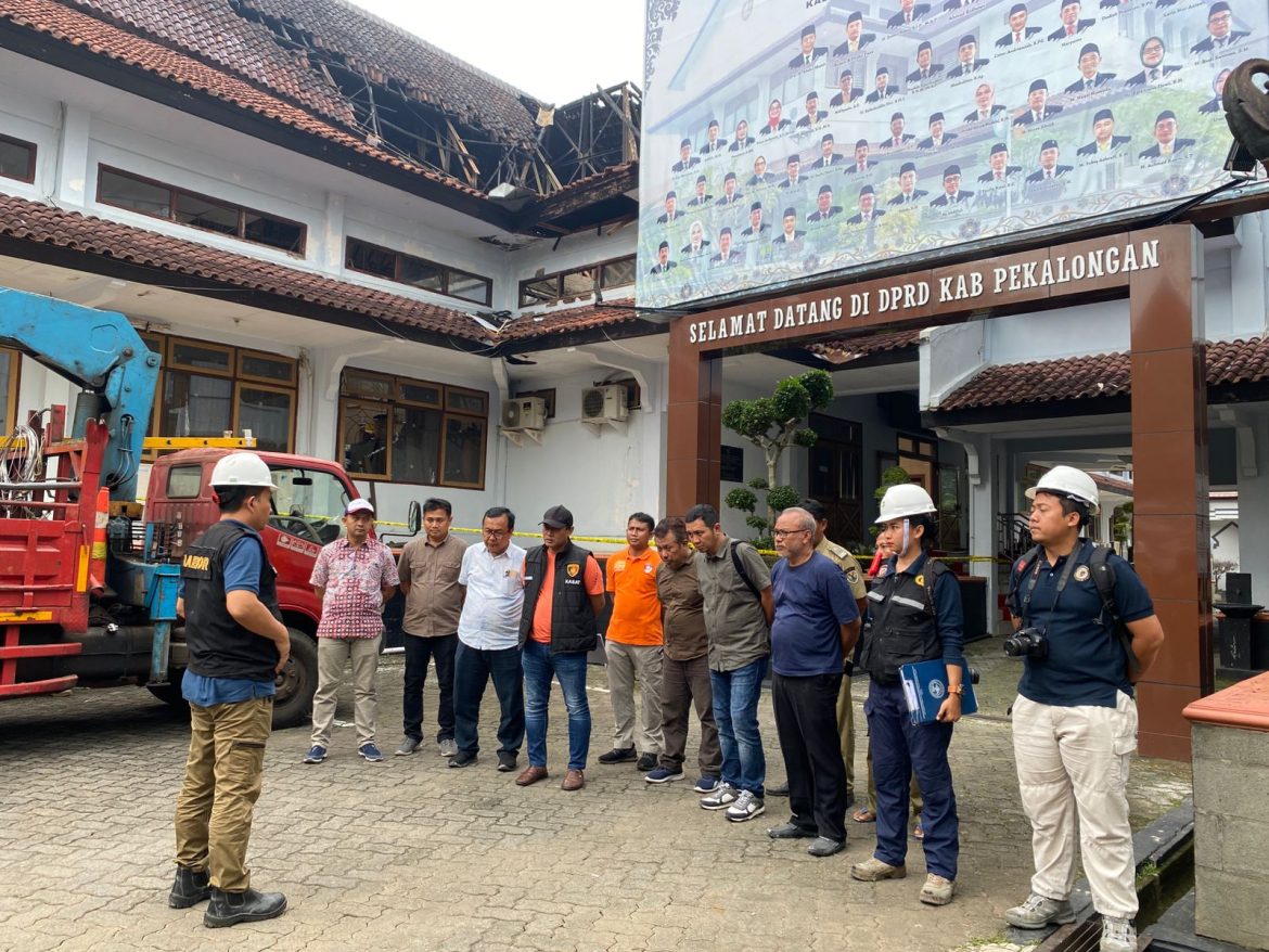 Tim Labfor Polda Jateng Selidiki Penyebab Kebakaran Kantor DPRD Kabupaten Pekalongan