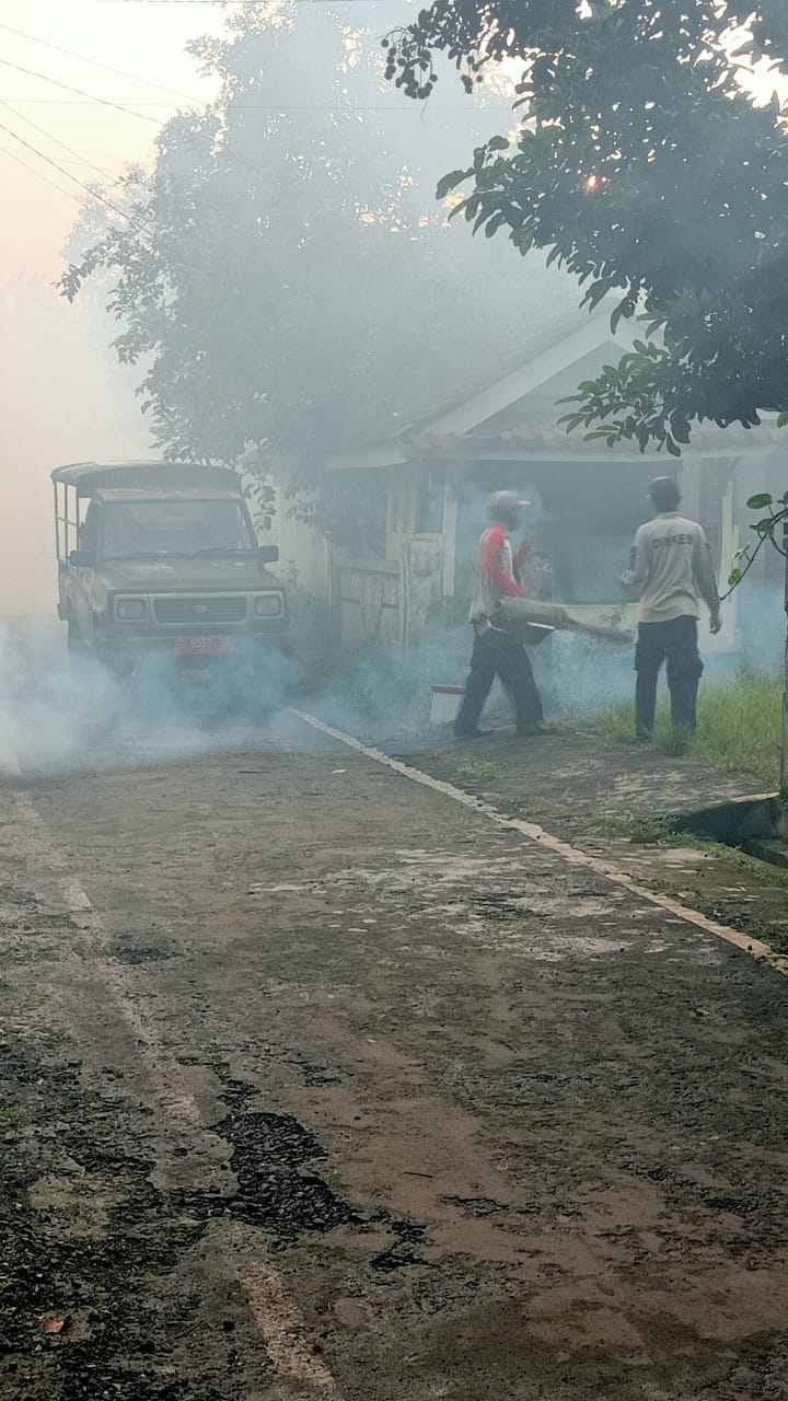 Maraknya Kasus Demam Berdarah di Desa Gandarum, Dukuh Bandar Utara Gelar Penyemprotan Fogging