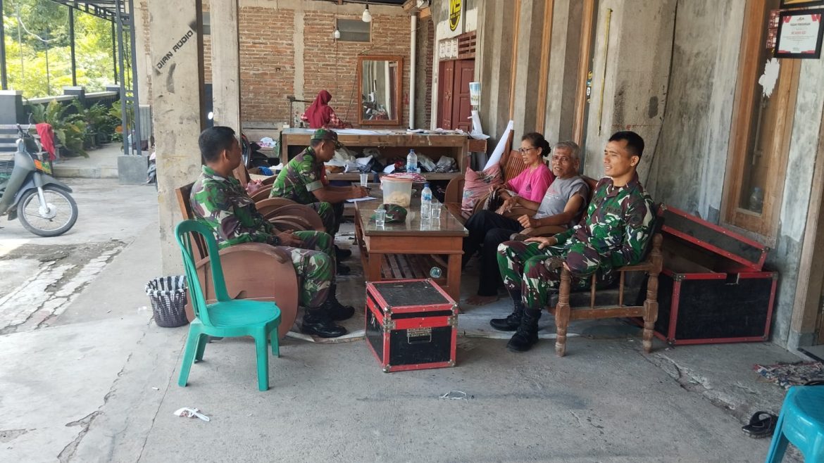 Babinsa Komsos dengan Kelompok Tani: Wujud Sinergi TNI dan Rakyat   