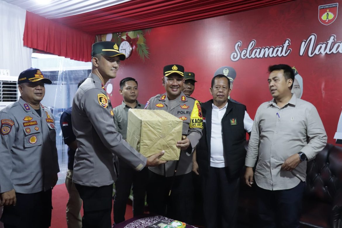 Kapolres Bersama Unsur Forkopimda Kabupaten Pekalongan Cek Gereja dan Pos Pengamanan Lilin Candi 2024