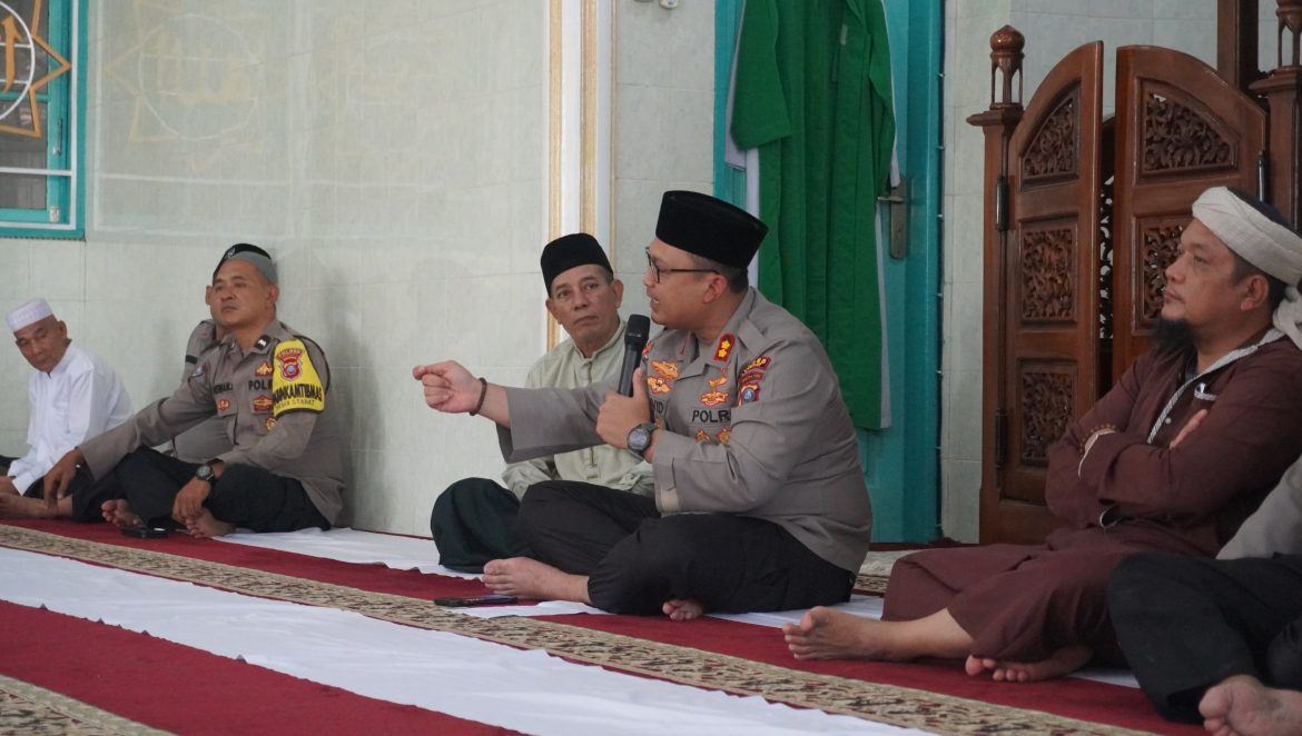 Momen Jumat Curhat, Kapolres Langkat Ajak Masyarakat Terus Jaga Kamtibmas Pasca Pemungutan Suara