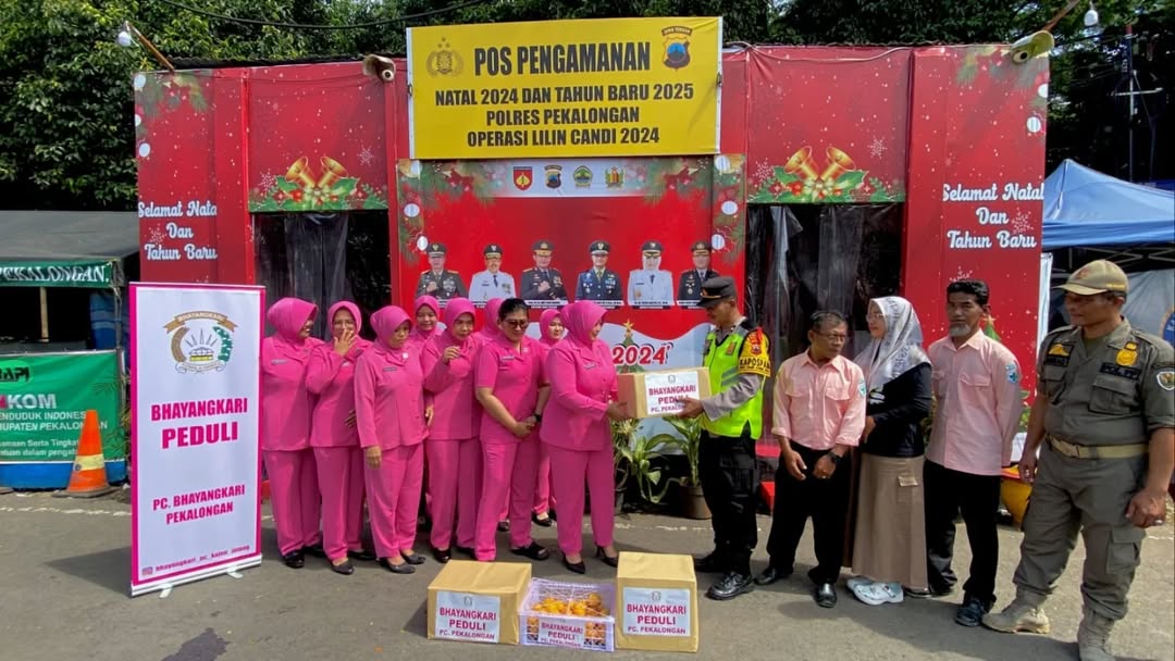 Ketua Bhayangkari Cabang Pekalongan Kunjungi Pos Pengamanan dan Pos Pelayanan Ops Lilin Candi 2024