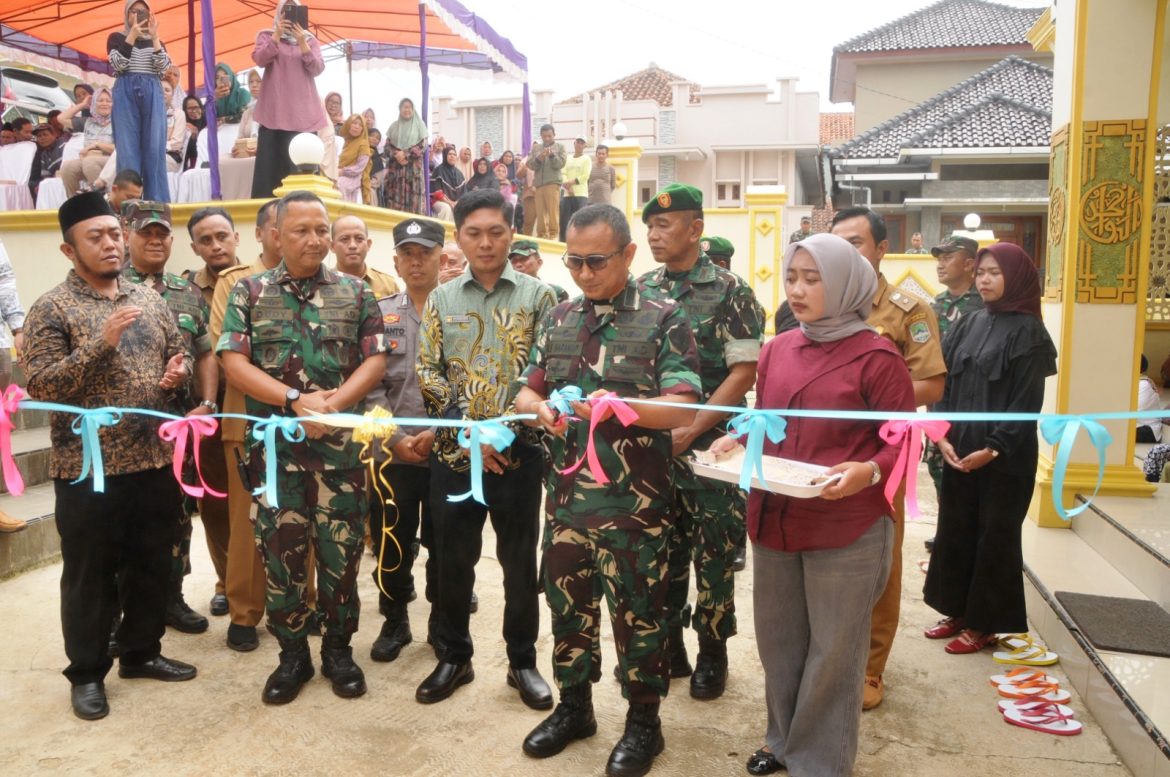 PERESMIAN FASILITAS AIR BERSIH TNI-AD MANUNGGAL AIR TAHUN 2024 OLEH DANREM 063/SGJ 