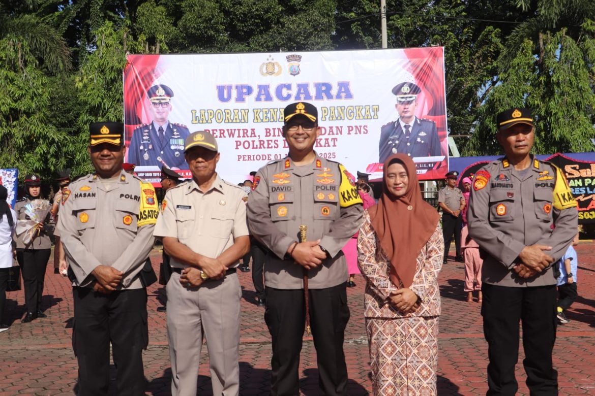 Awali Tahun 2025, Kapolres Langkat Pimpin Upacara Kenaikan Pangkat Personel.