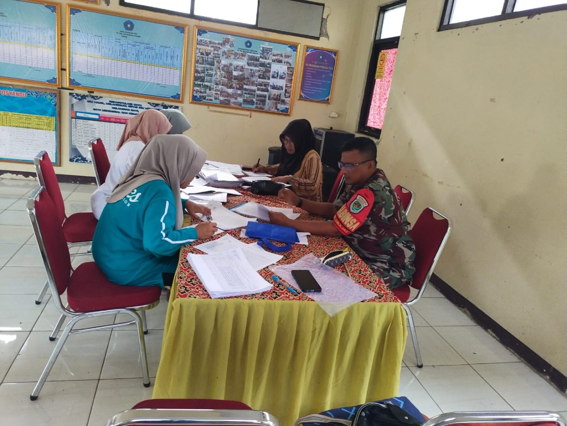 Babinsa Kel. Drajat dan Kader PKK Kel. Drajat Laksanakan Update Data Stunting dan Ibu Hamil
