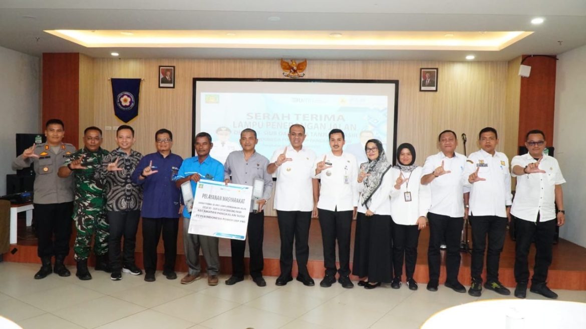 Pj. Bupati Langkat Hadiri Serah Terima Lampu Penerangan Jalan Desa Sei Siur dan Tanjung Pasir.