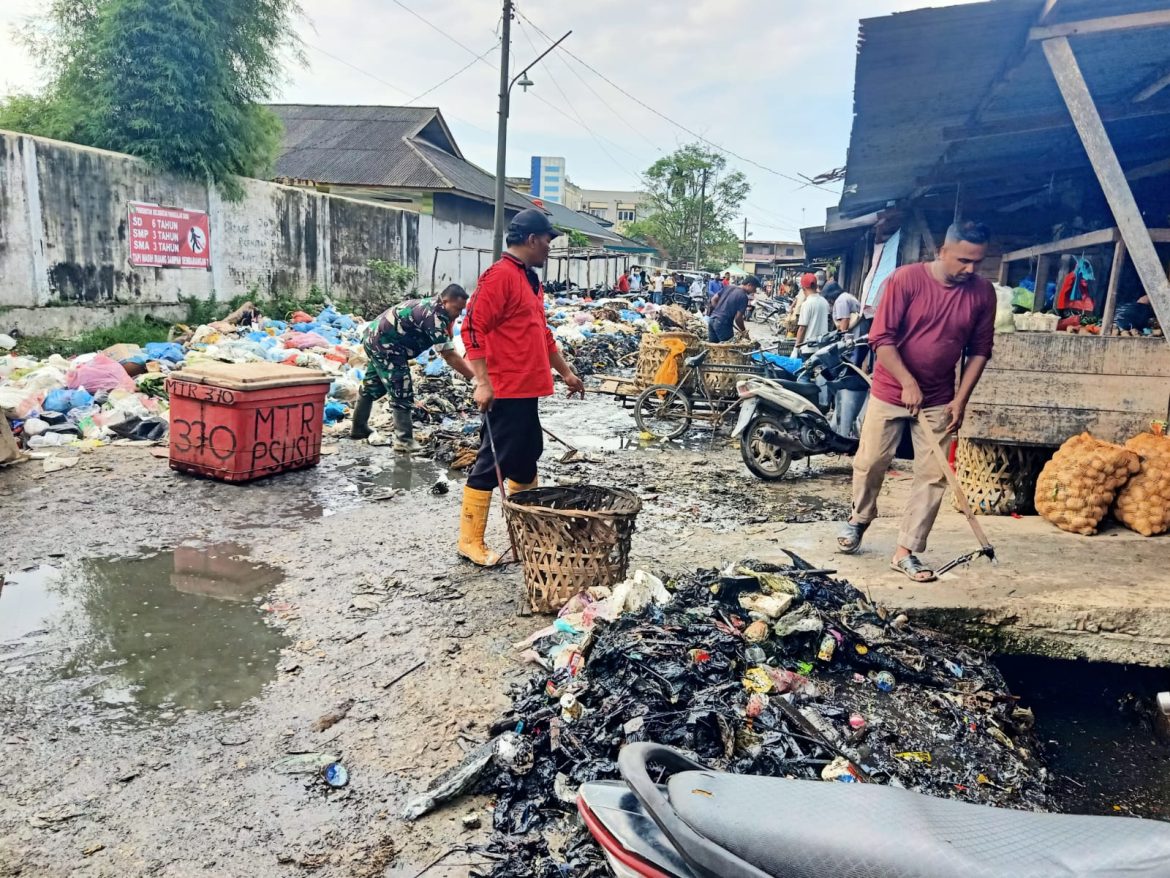Semangat Gotong-royong, Polsek Pangkalan susu dan Masyarakat Bersihkan Sampah.