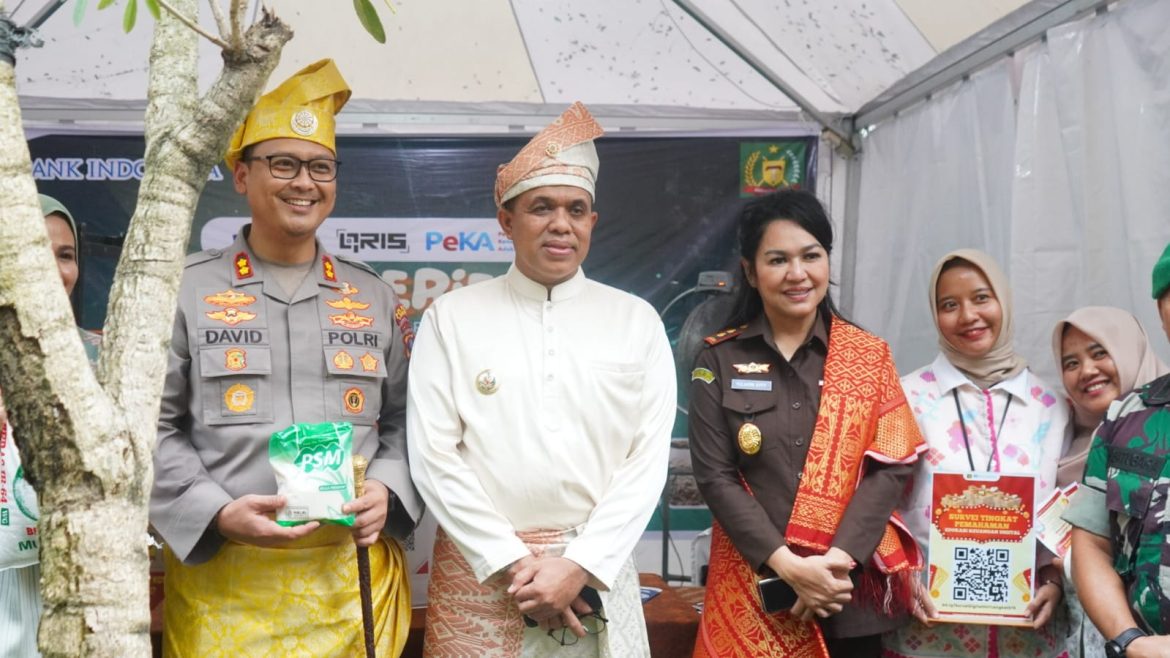 Pj. Bupati Langkat Buka Pameran Pembangunan dan Bazar UMKM: Dorong Kolaborasi dan Pengendalian Inflasi.
