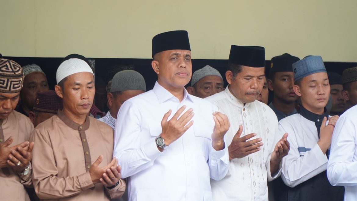Pj. Bupati Langkat Faisal Hasrimy Pimpin Upacara Pelepasan Jenazah Kades Serapuh ABC