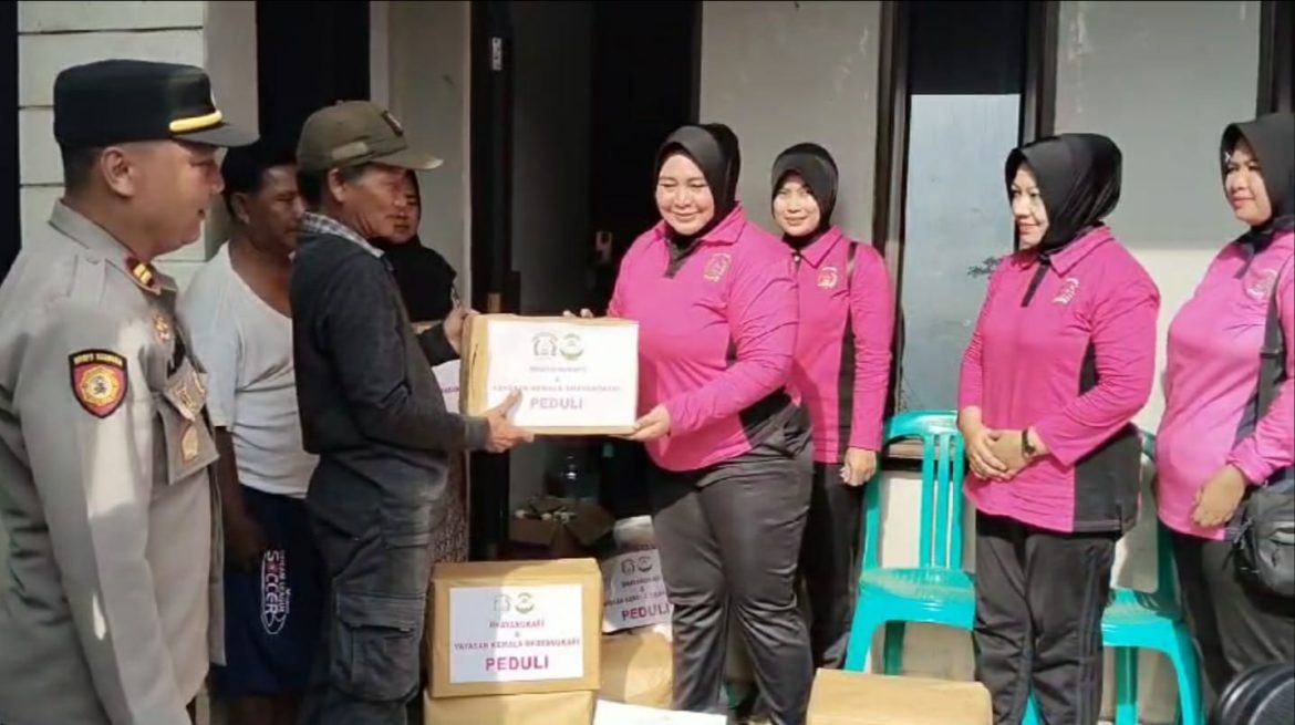 Bakti Sosial Bhayangkari Peduli, Salurkan Bantuan kepada Korban Terdampak Bencana Alam
