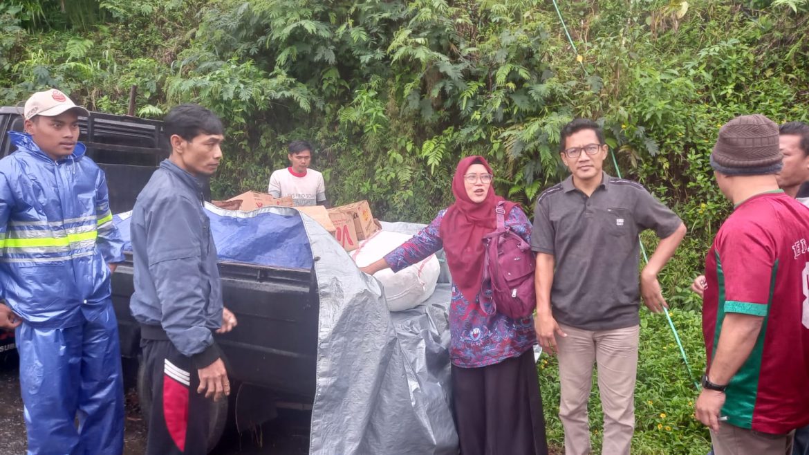 Pengurus PPDI Kecamatan Kajen, Salurkan Bantuan Kepada Korban Longsor di Desa Wonosido kecamatan Lebakbarang. 