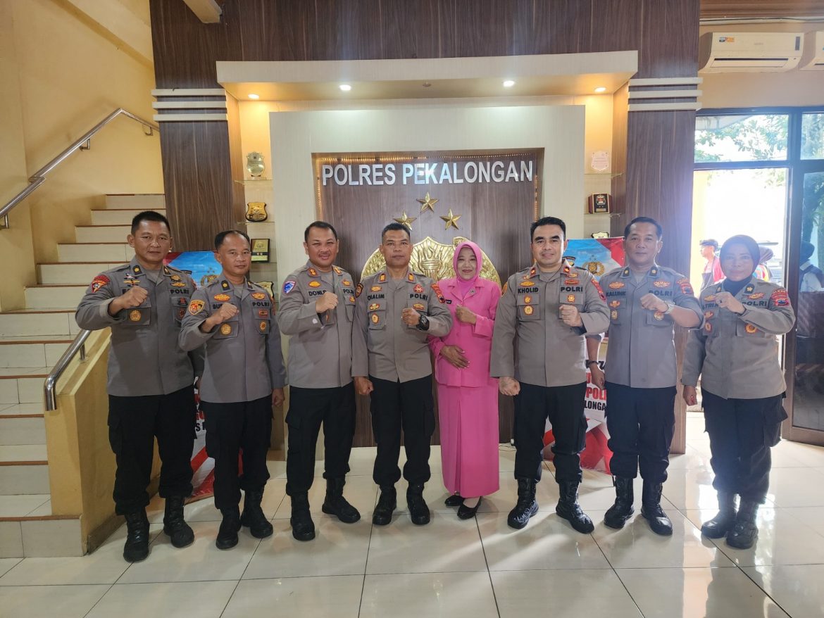 Pelepasan Purna Tugas Anggota, Kapolres Pekalongan : Kita Bisa Contoh Dedikasi AKP Calim