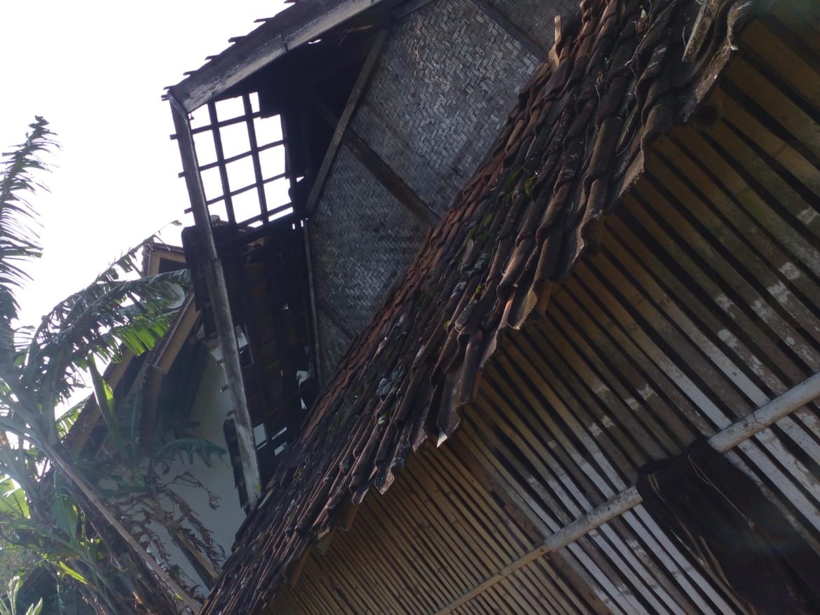 Kunjungan Pemerintah Setempat ke Lokasi Korban Angin Kencang di Kampung Cinagara, Desa Bojong
