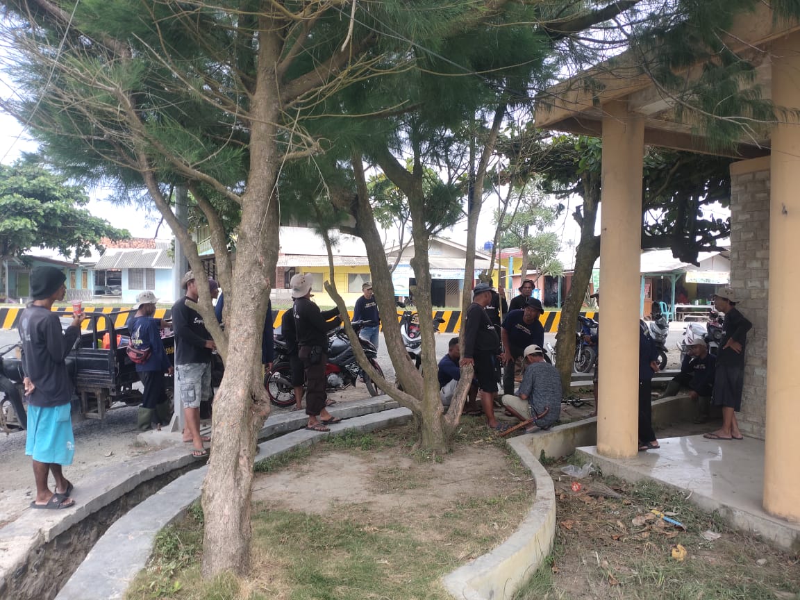 Kerja Bakti Jumsih di Wisata Sayang Heulang